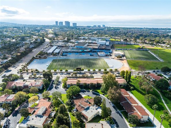 2209 Vista Huerta, Newport Beach CA 92660