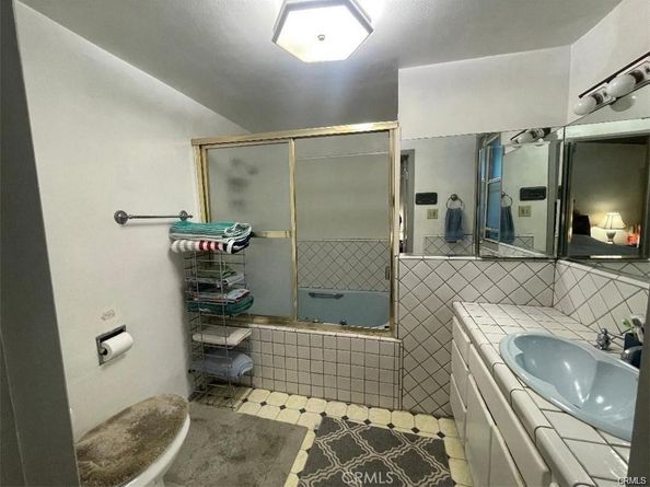 8458 Canby Avenue, Northridge CA 91325