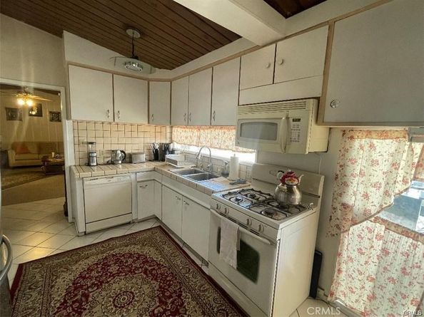 8458 Canby Avenue, Northridge CA 91325