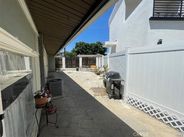 8458 Canby Avenue, Northridge CA 91325