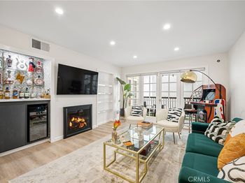 906 N Doheny Drive