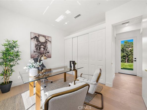 5945 Hesperia Avenue, Encino CA 91316