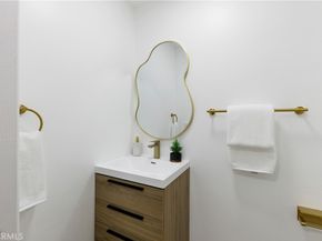 28156 Driver Avenue 5, Agoura Hills CA 91301