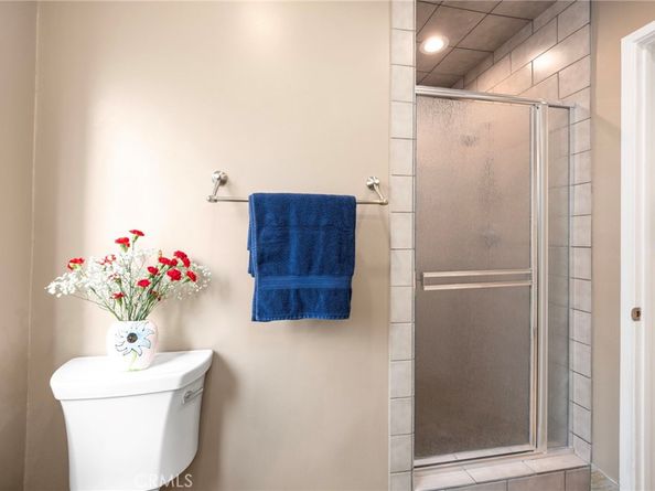 16600 Gilmore Street, Lake Balboa CA 91406