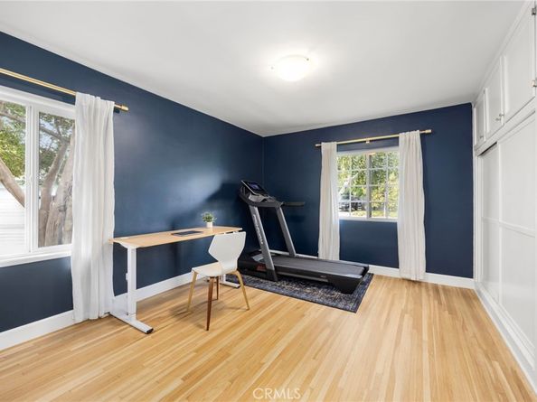 16600 Gilmore Street, Lake Balboa CA 91406