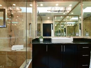 959 N Doheny 205, West Hollywood CA 90069