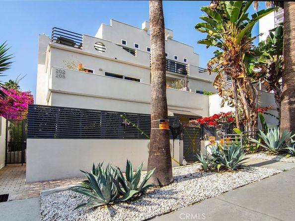 959 N Doheny 205, West Hollywood CA 90069