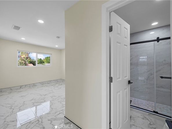 10005 Sepulveda, San Fernando CA 91345