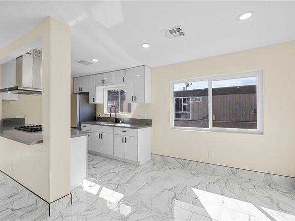 10005 Sepulveda, San Fernando CA 91345