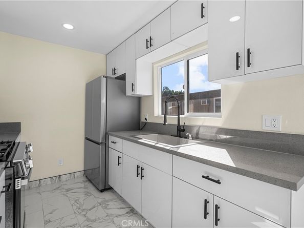 10005 Sepulveda, San Fernando CA 91345