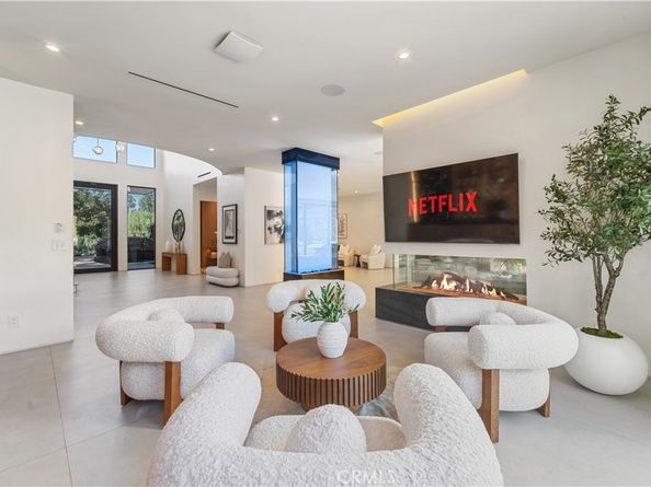20620 Chatsboro Drive, Woodland Hills CA 91364