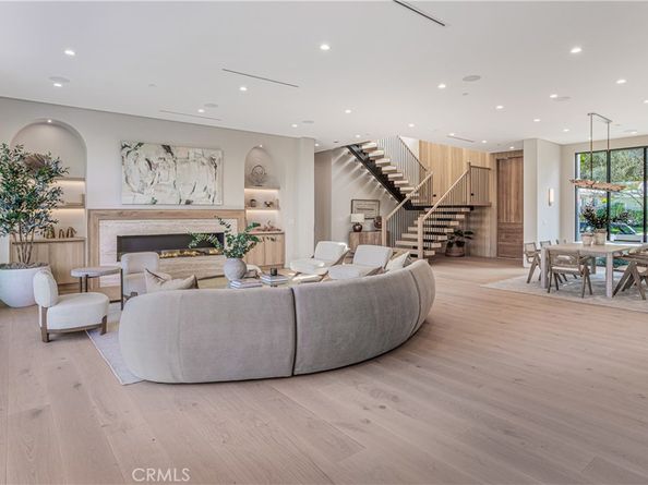 4830 Valjean Avenue, Encino CA 91436