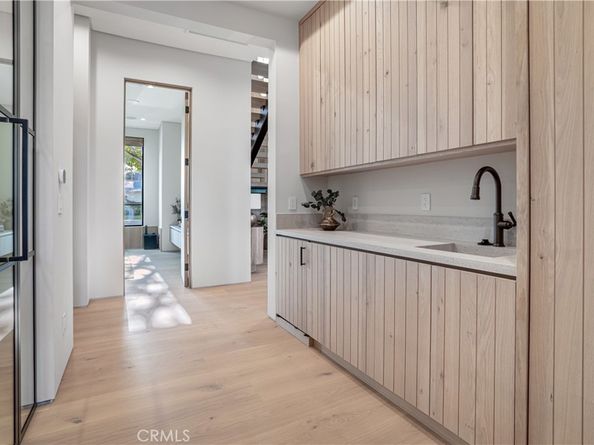 4830 Valjean Avenue, Encino CA 91436
