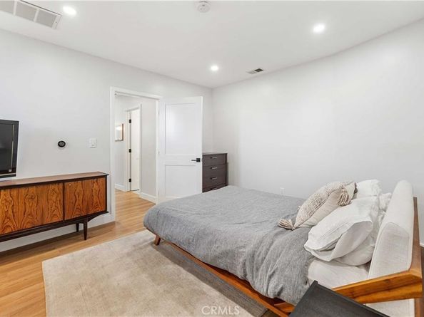 7600 Earldom Avenue, Playa Del Rey CA 90293