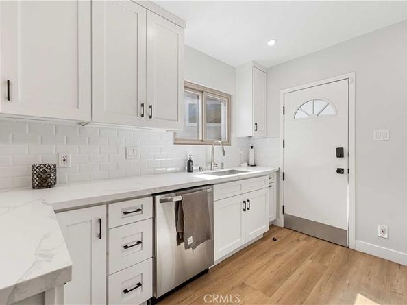 7600 Earldom Avenue, Playa Del Rey CA 90293