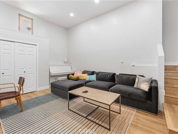 7600 Earldom Avenue, Playa Del Rey CA 90293