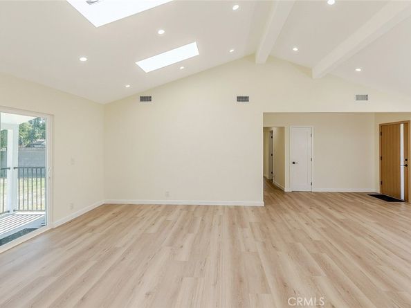 15724 Chase Street, North Hills CA 91343