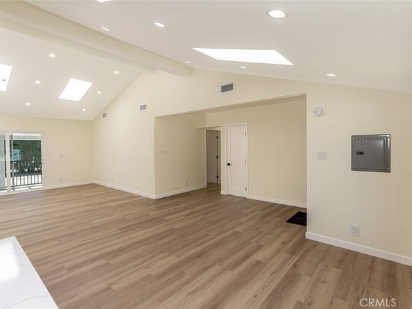 15724 Chase Street, North Hills CA 91343