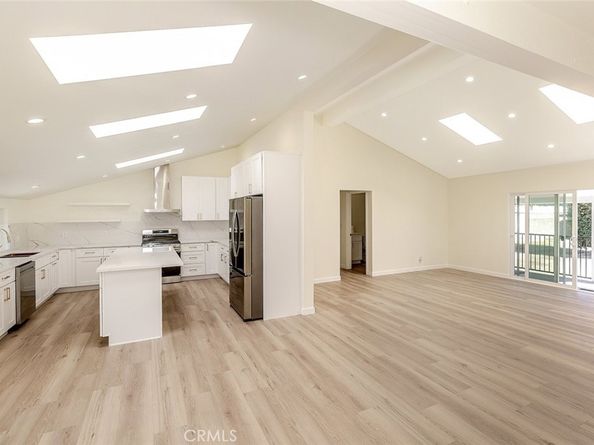 15724 Chase Street, North Hills CA 91343