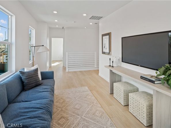 385 Willow Run Lane, Carson CA 90745