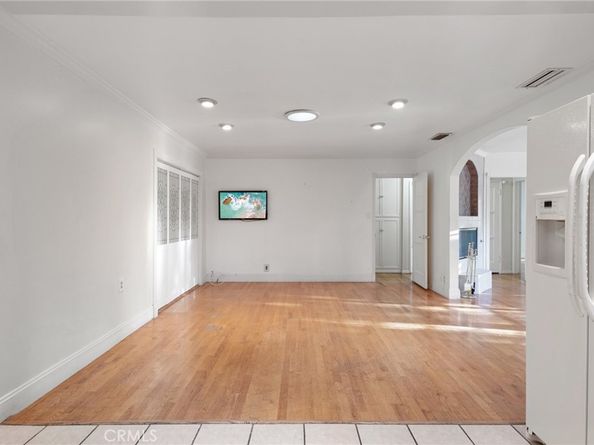 6542 Zelzah Avenue, Reseda CA 91335