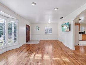 6542 Zelzah Avenue, Reseda CA 91335