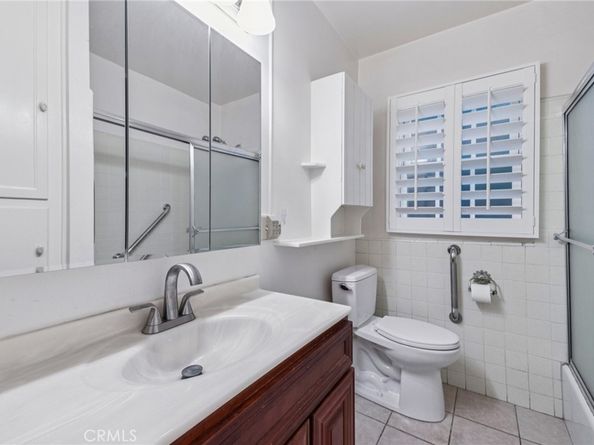 6542 Zelzah Avenue, Reseda CA 91335