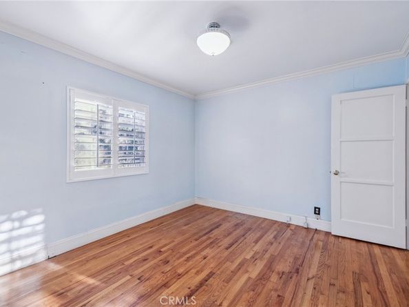 6542 Zelzah Avenue, Reseda CA 91335