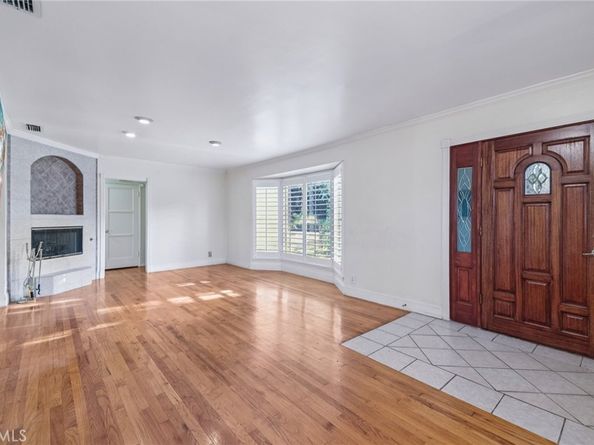 6542 Zelzah Avenue, Reseda CA 91335