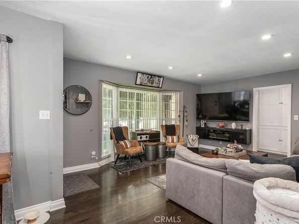 6640 De Celis, Lake Balboa CA 91406
