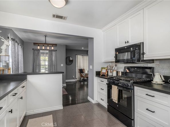 6640 De Celis, Lake Balboa CA 91406