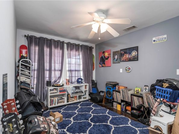 6640 De Celis, Lake Balboa CA 91406