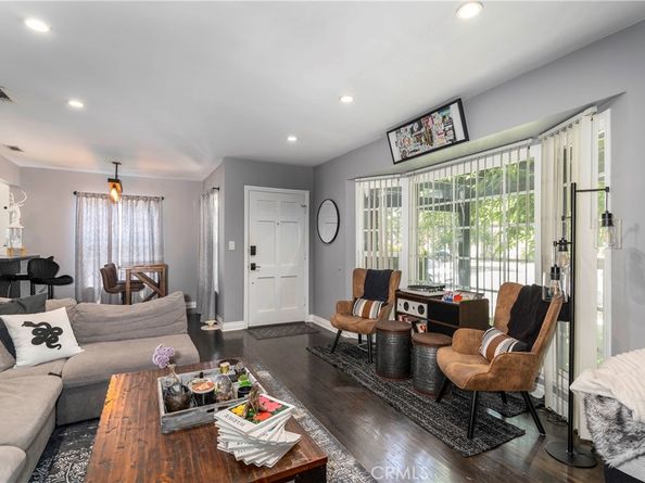 6640 De Celis, Lake Balboa CA 91406