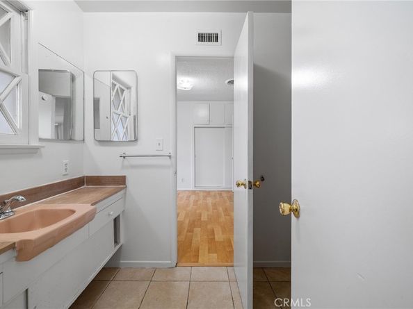 7646 De Soto Avenue, Canoga Park CA 91304