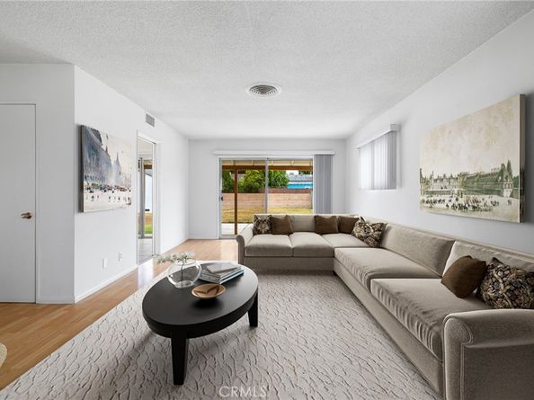 7646 De Soto Avenue, Canoga Park CA 91304
