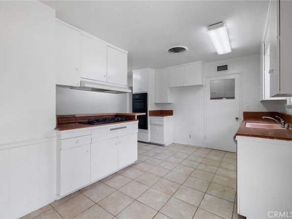 7646 De Soto Avenue, Canoga Park CA 91304