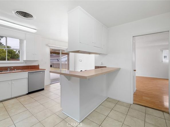 7646 De Soto Avenue, Canoga Park CA 91304