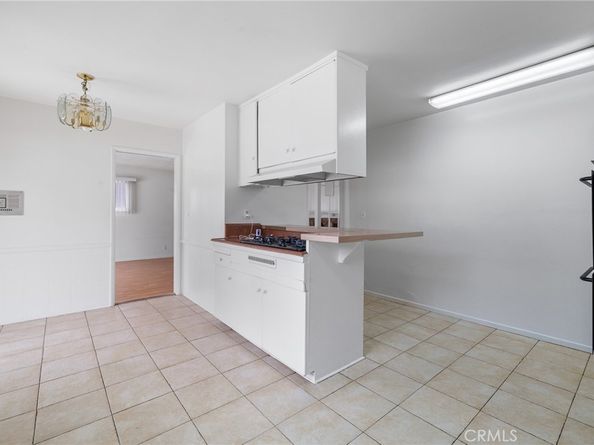 7646 De Soto Avenue, Canoga Park CA 91304