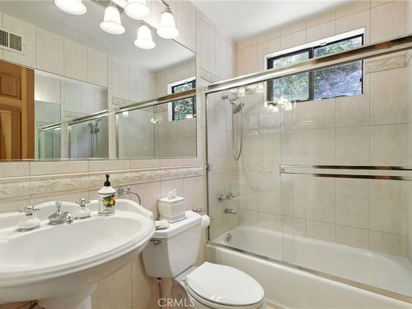 17861 Cathedral Pl, Encino CA 91316