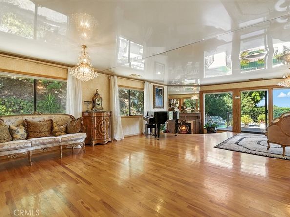 17861 Cathedral Pl, Encino CA 91316