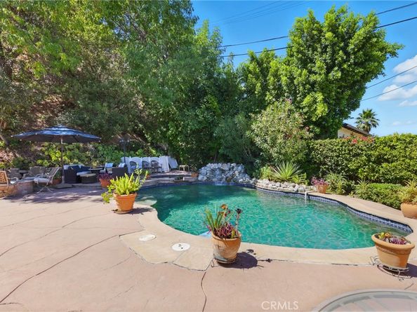 17861 Cathedral Pl, Encino CA 91316