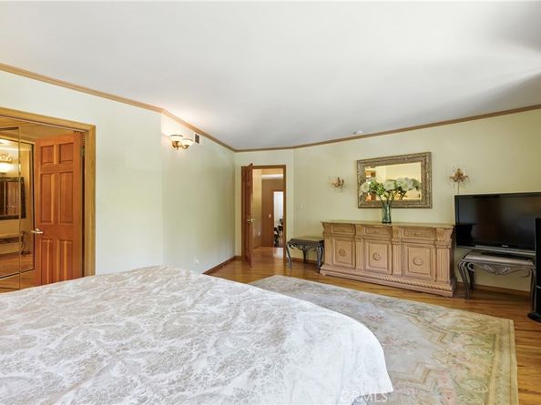 17861 Cathedral Pl, Encino CA 91316