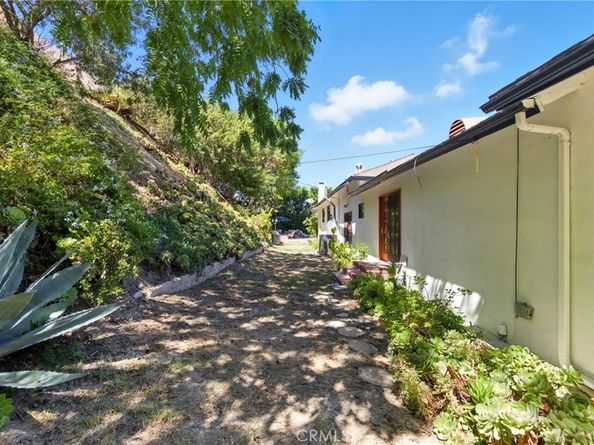 17861 Cathedral Pl, Encino CA 91316