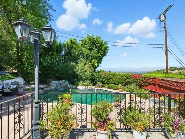 17861 Cathedral Pl, Encino CA 91316
