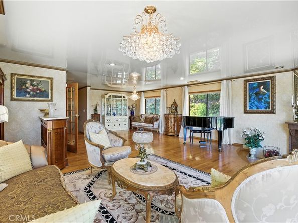 17861 Cathedral Pl, Encino CA 91316