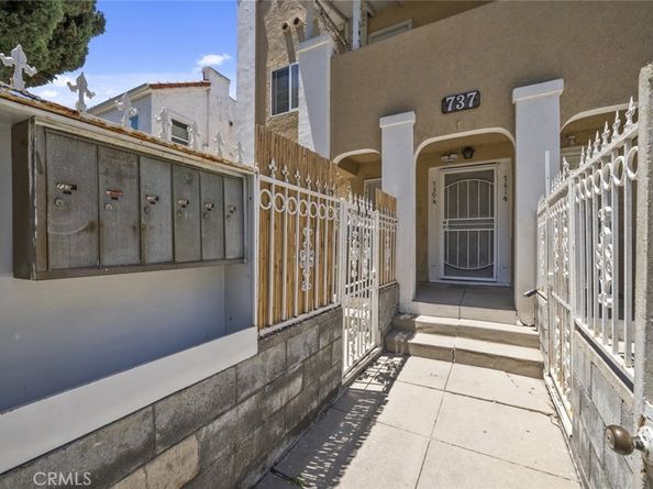 737 N Ridgewood Place, Los Angeles CA 90038