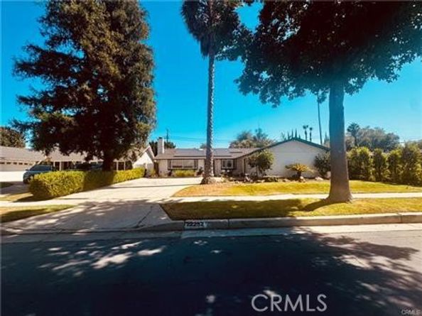 22252 Bassett Street, Canoga Park CA 91303