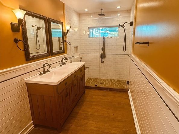 22252 Bassett Street, Canoga Park CA 91303