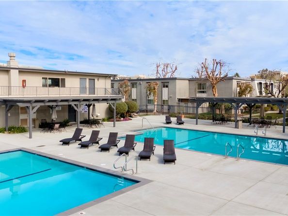 22131 Oxnard Street, Woodland Hills CA 91367