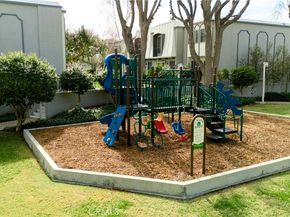 22131 Oxnard Street, Woodland Hills CA 91367